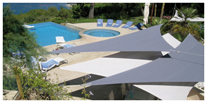 Verschiedene Sonnensegel für den Pool